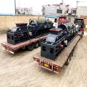 2PG1007中型液壓直聯對輥制砂機發往湖南